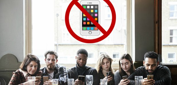 phones-in-pubs-1519642673-article-0